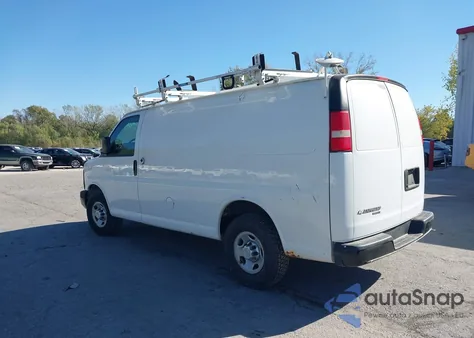 2013 Chevrolet Express 2500 Work Van z USA, uszkodzony, nr VIN 1GCWGFCA7D1139040